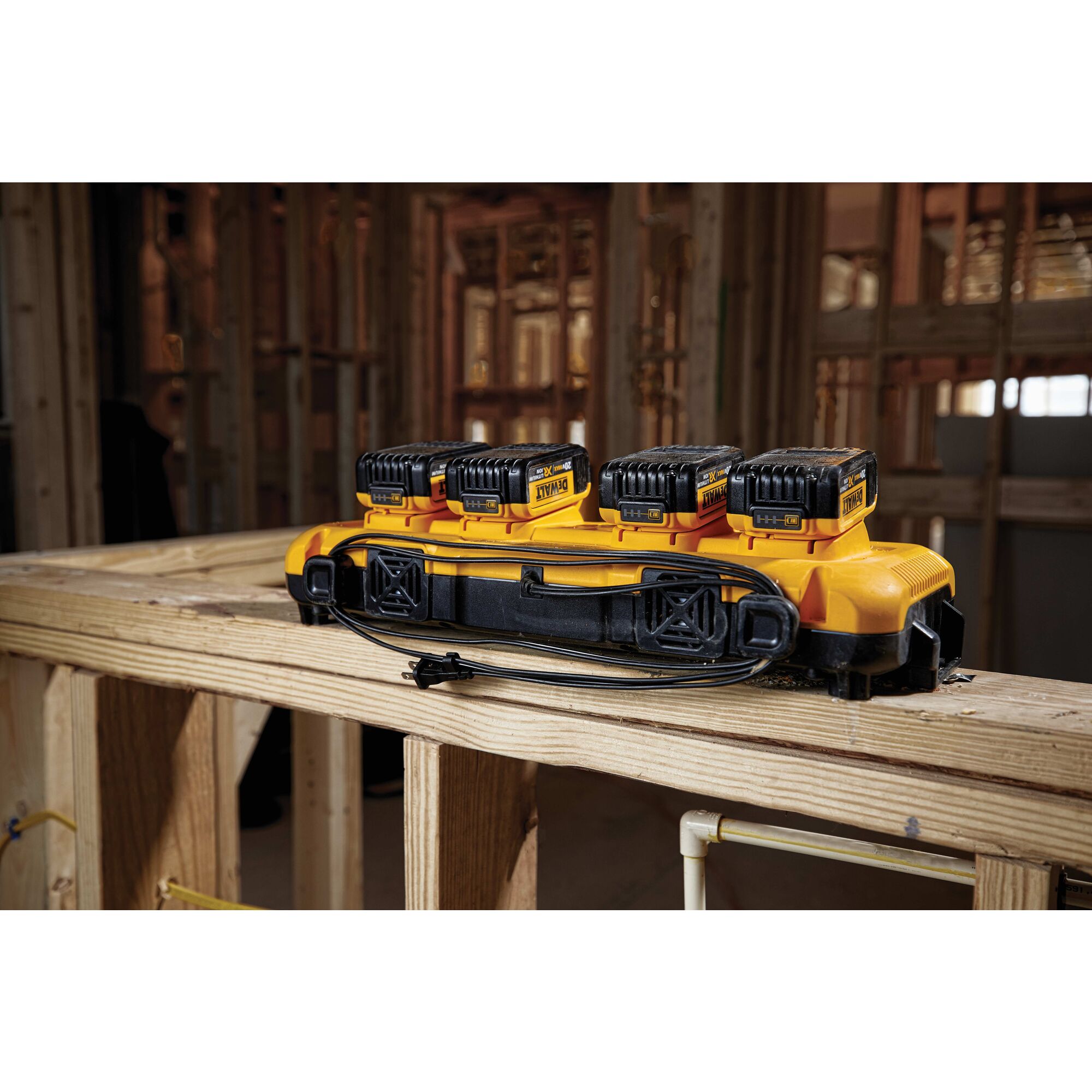 10.8V 18V 4 Port 8A Charger DEWALT