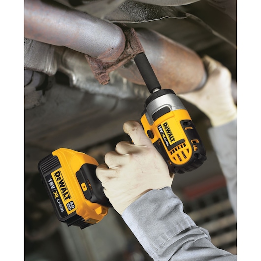 18V XR Li-Ion Compact Impact Wrench, 2 x 4.0Ah XR Li-Ion Batteries & Charger