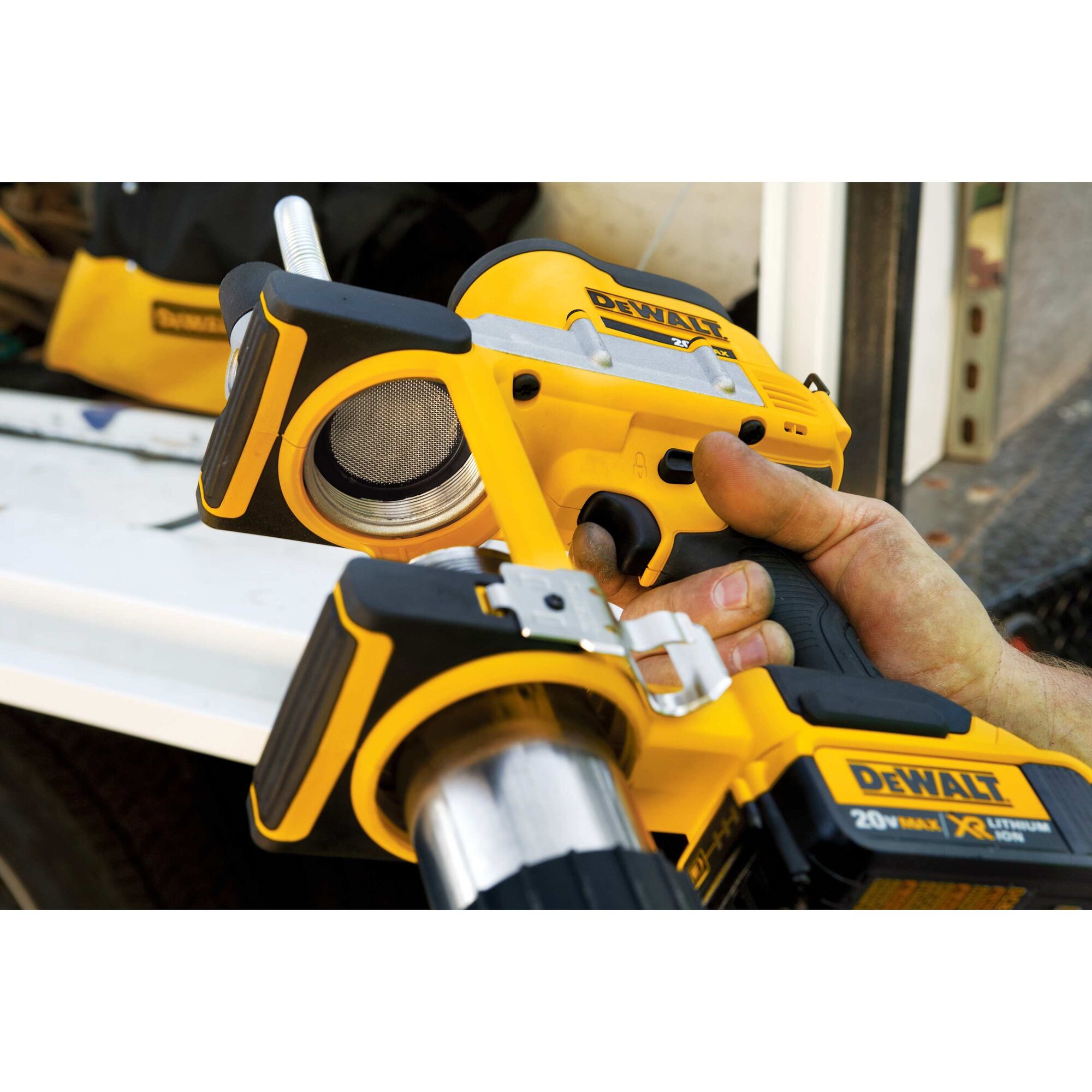 18V Cordless Grease Gun Kit 4AH Battery DEWALT