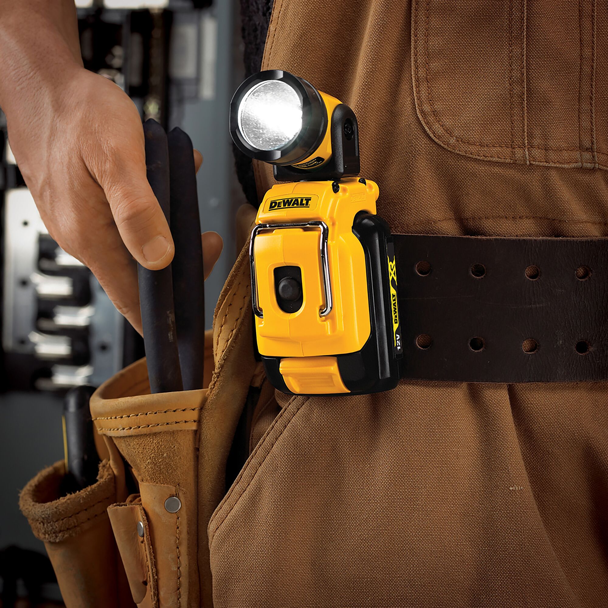 Dewalt magnetic outlet flashlight