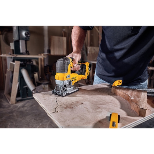 Cordless Jig Saw cutting wood.