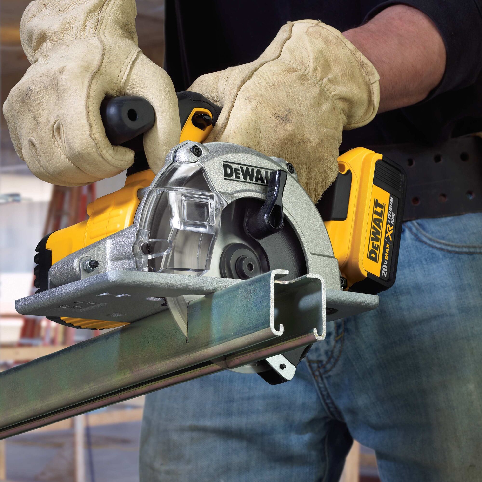 18V Metal Cutter with 4.0Ah DEWALT