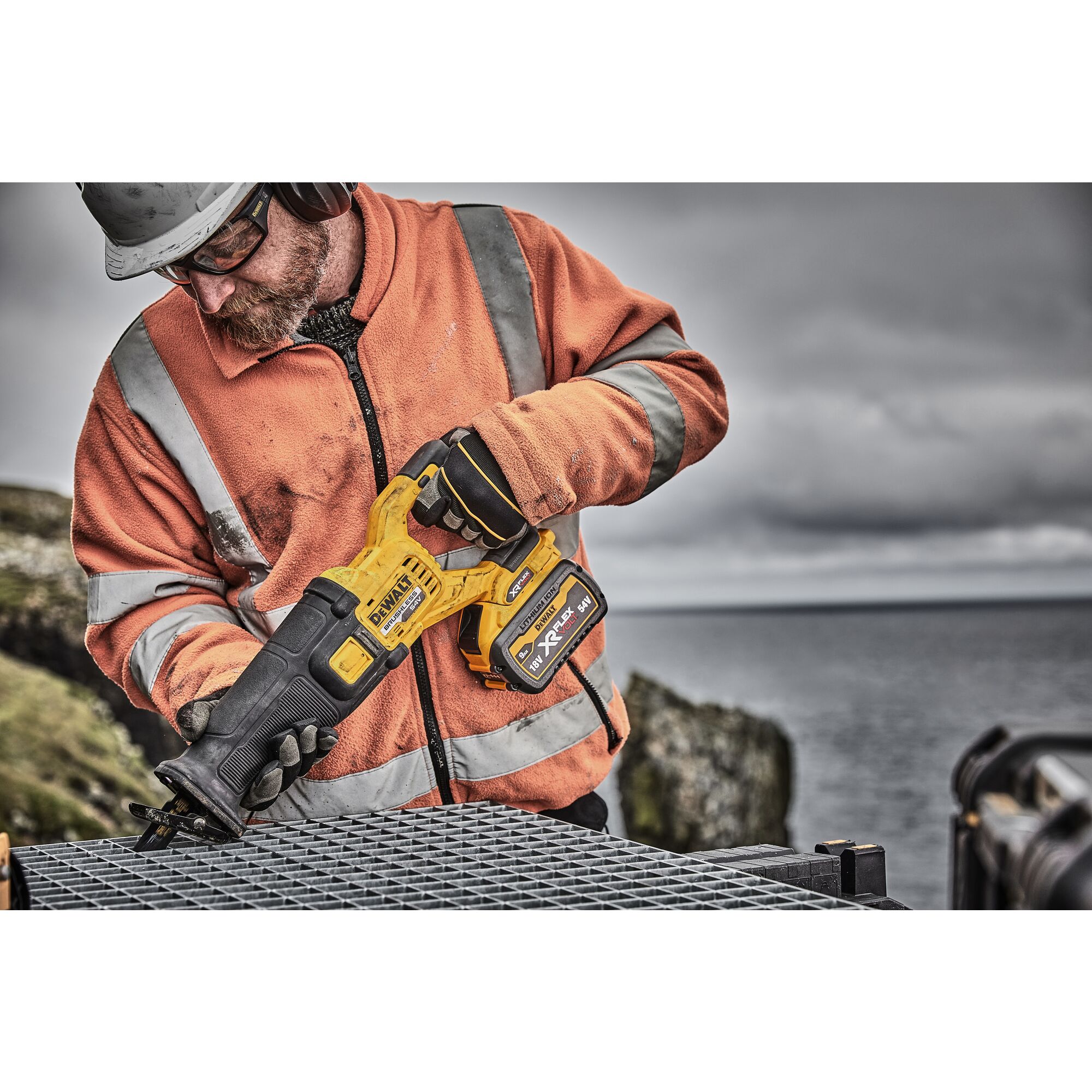 Dewalt brushless best sale 60v max sawzall