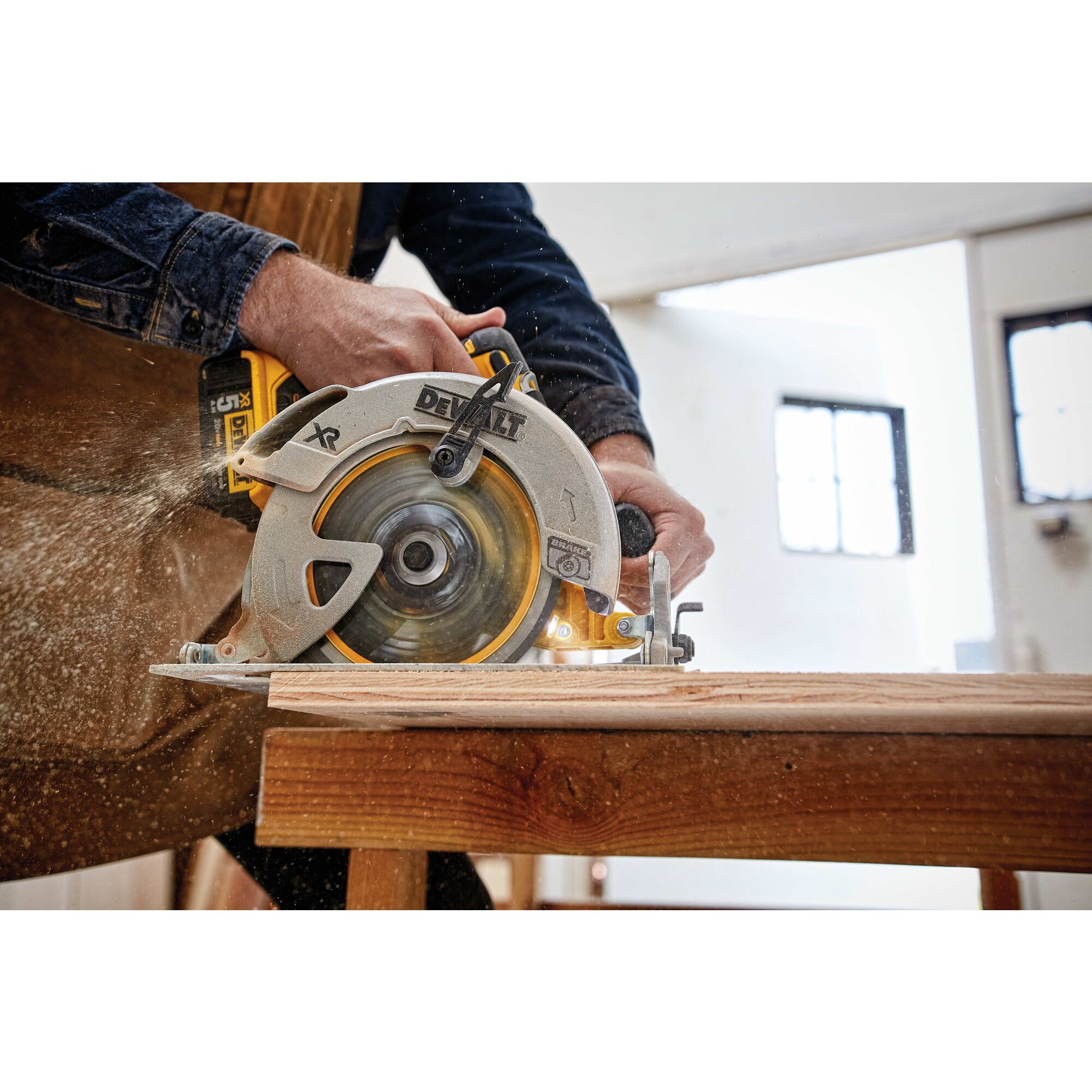 Circular saw cordless discount dewalt