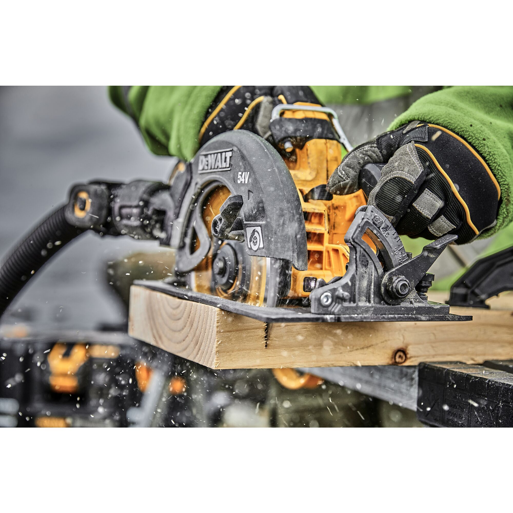 Dewalt cordless best sale 60v circular saw