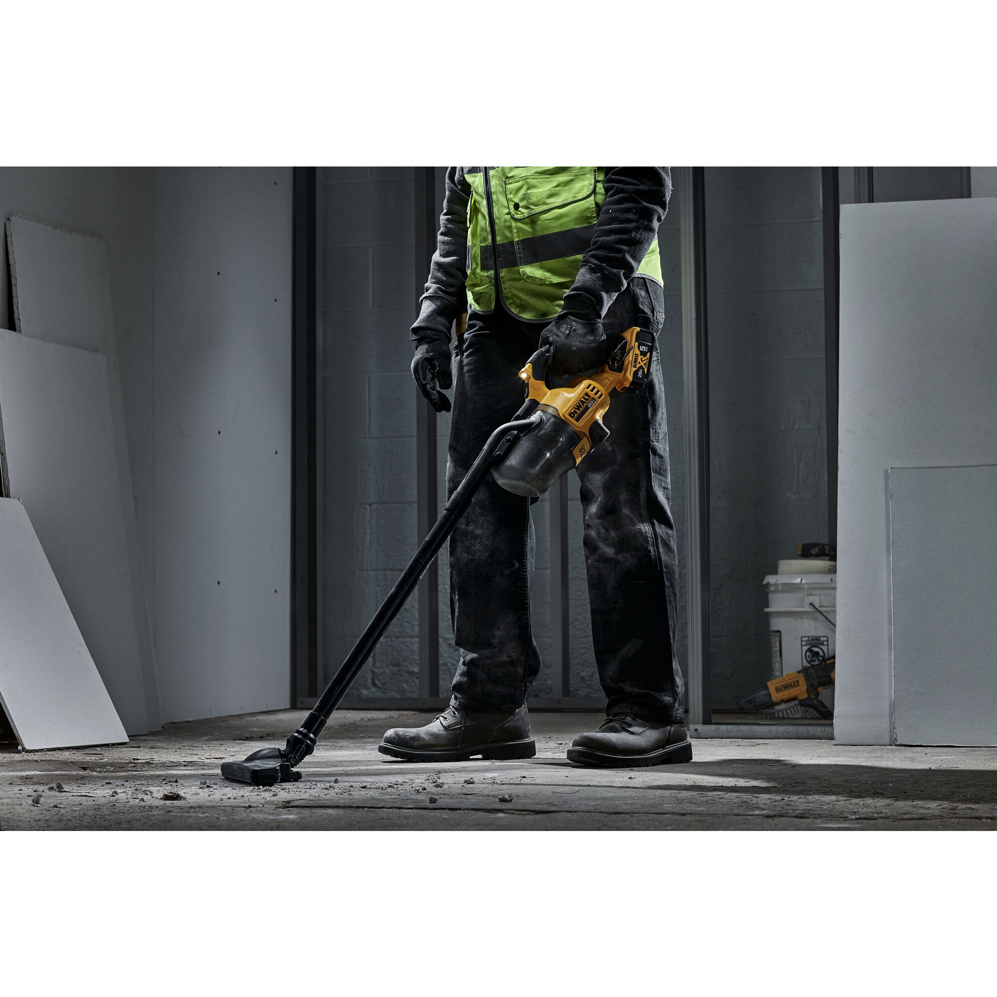 Dewalt battery shop powered vacuum