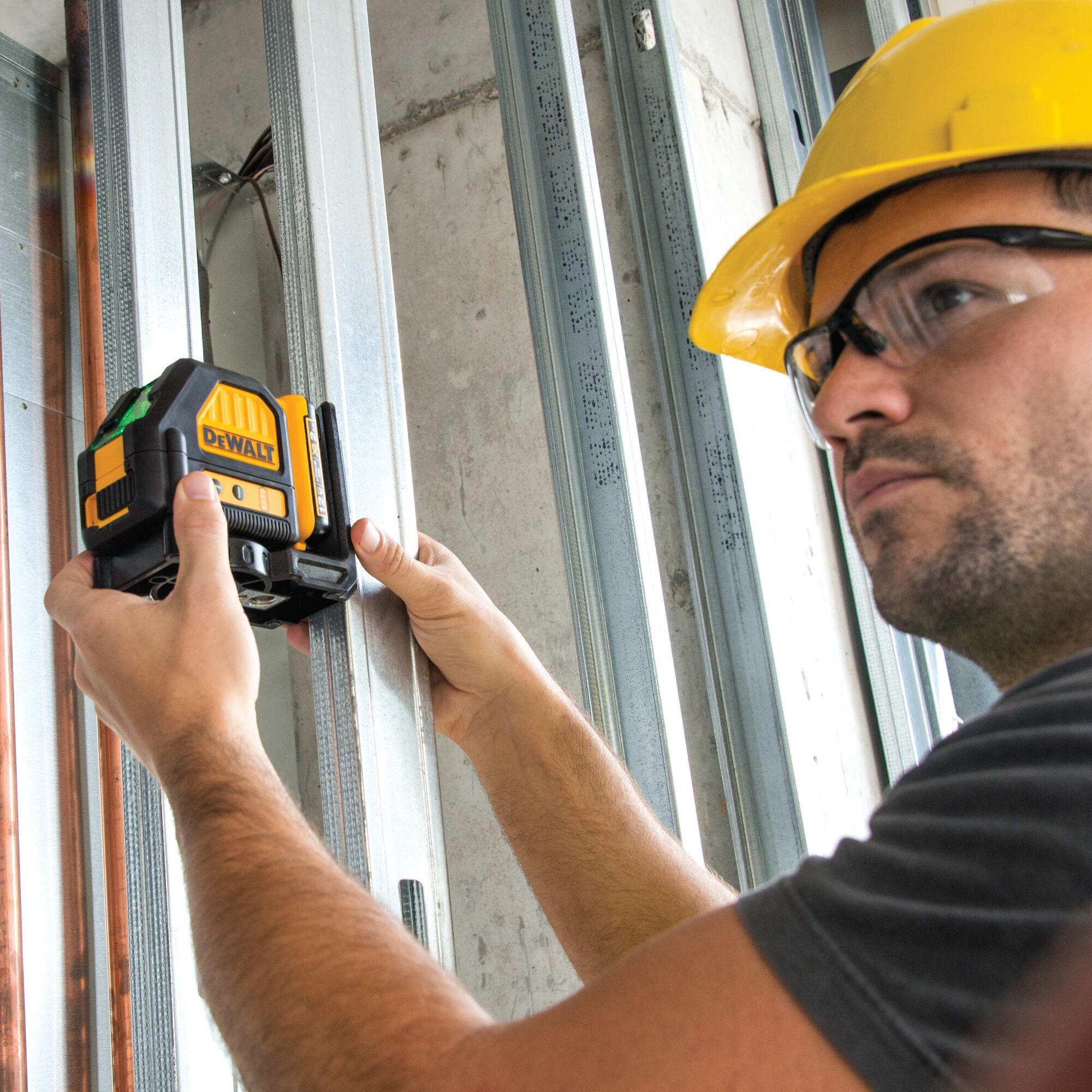 Dewalt laser level discount 12v