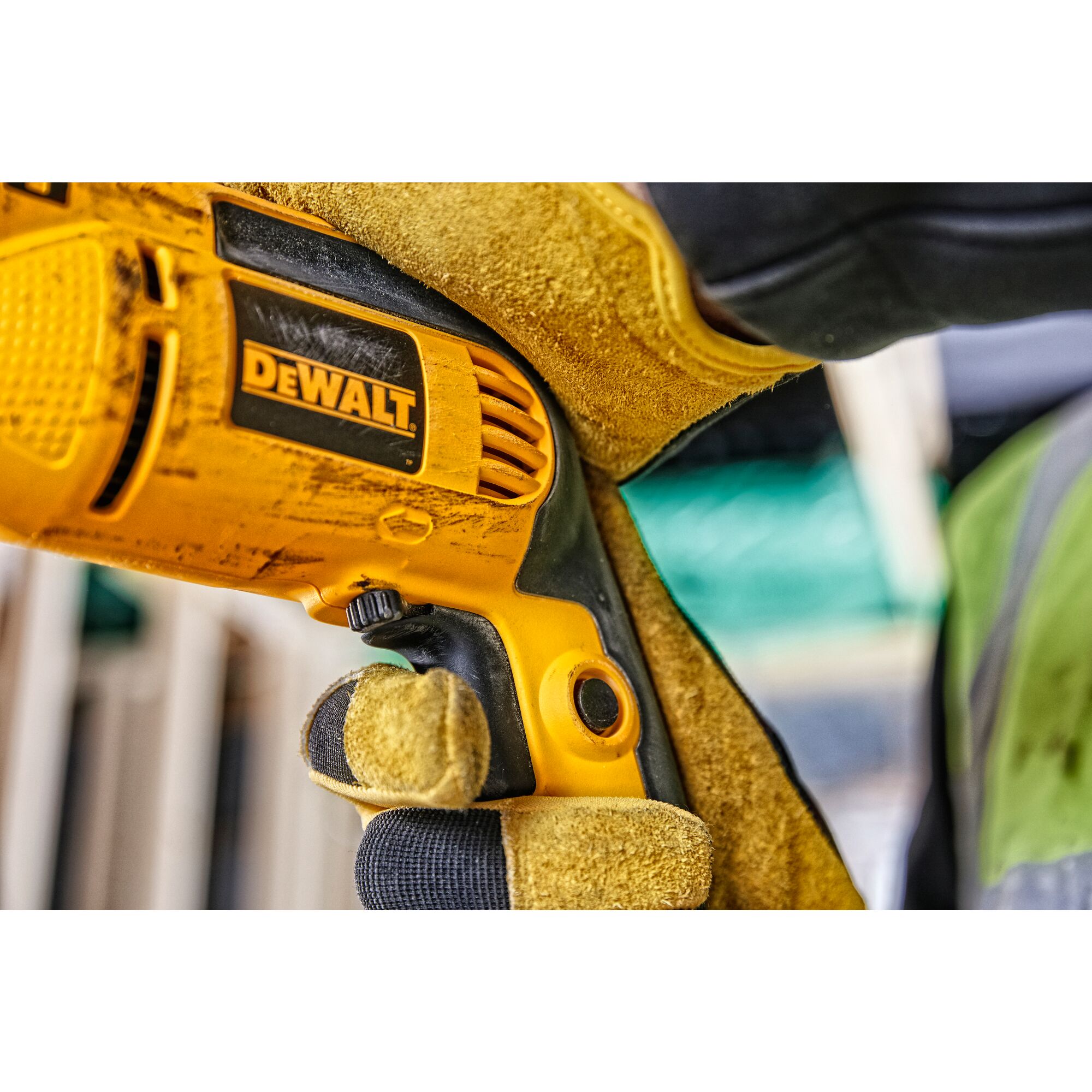 Dewalt 650w hammer deals drill