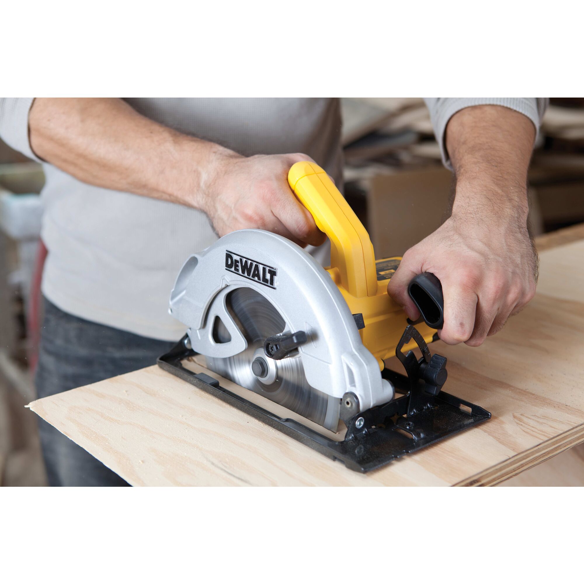 Dewalt 560 clearance circular saw