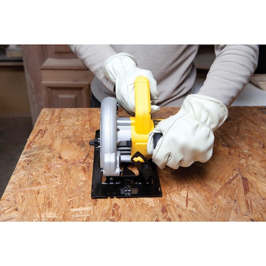 1350 W 184 mm Circular Saw