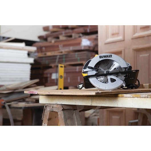1350 W 184 mm Circular Saw