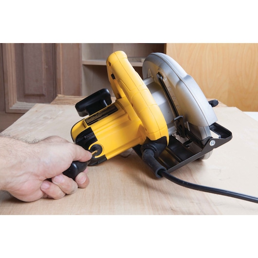 1350 W 184 mm Circular Saw