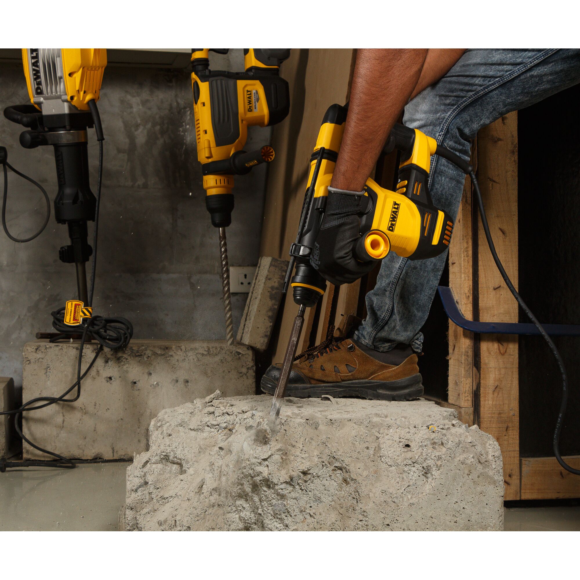 950W 30mm 3-Mode SDS-Plus Hammer | DEWALT