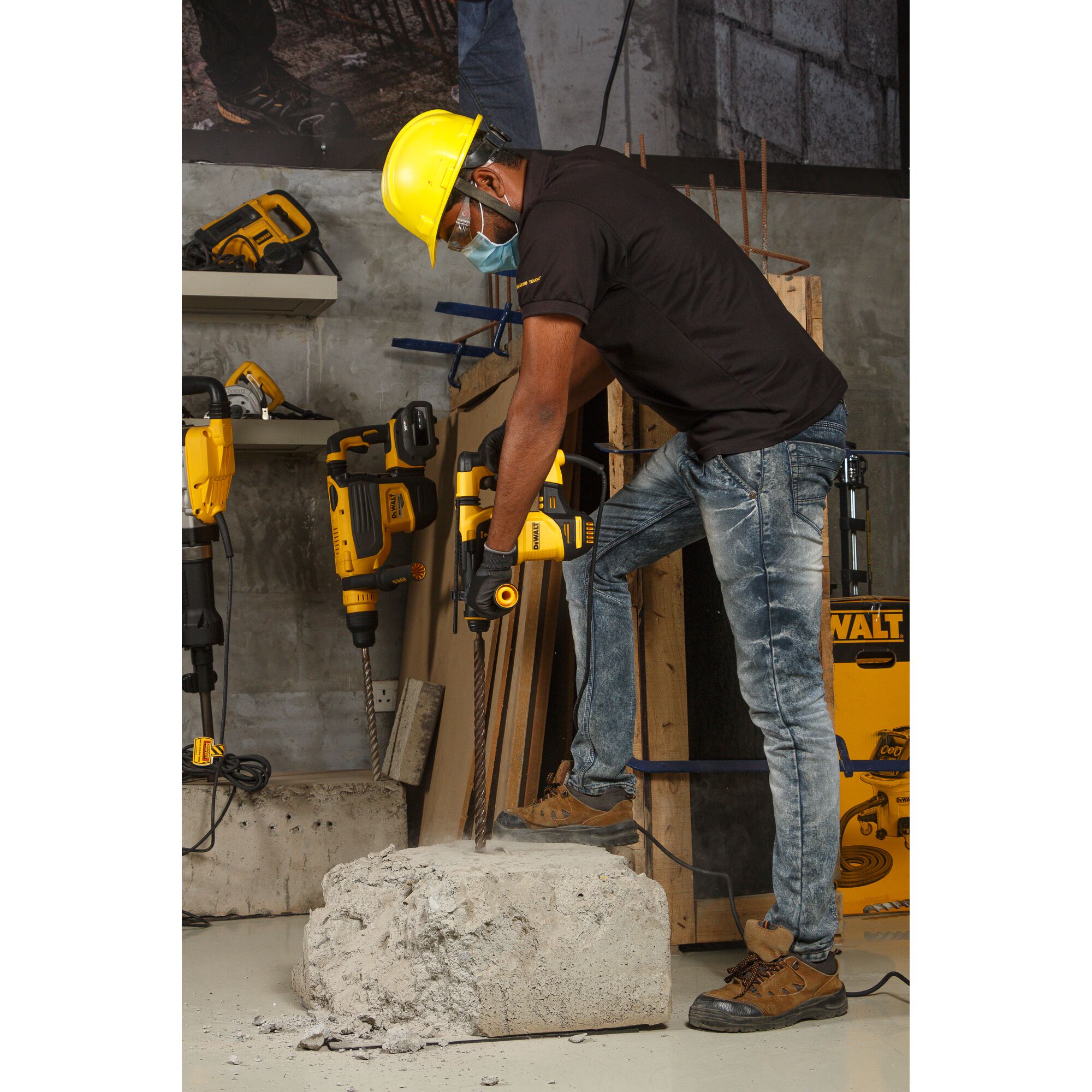 950W 30mm 3-Mode SDS-Plus Hammer | DEWALT