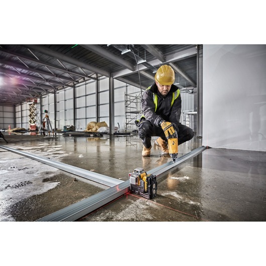 DW 3x360˚ Line Laser 10.8V RED