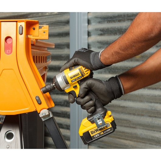 18V 203Nm Compact Impact Wrench