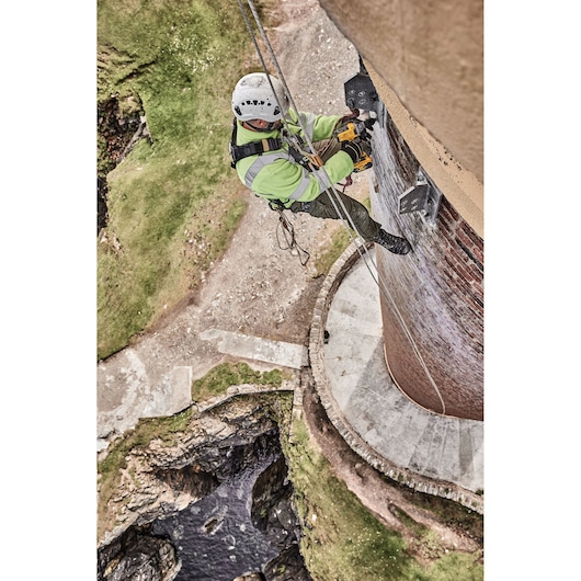 18V XR Brushless Compact High Torque 1/2" Impact Wrench - 2 X 5Ah