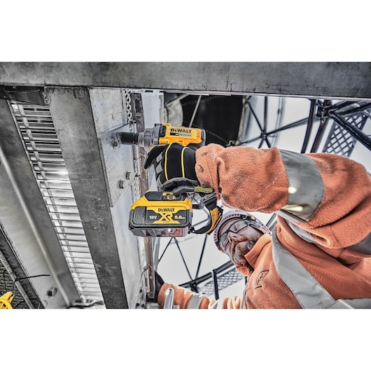 18V XR Brushless Compact High Torque 1/2" Impact Wrench - 2 X 5Ah