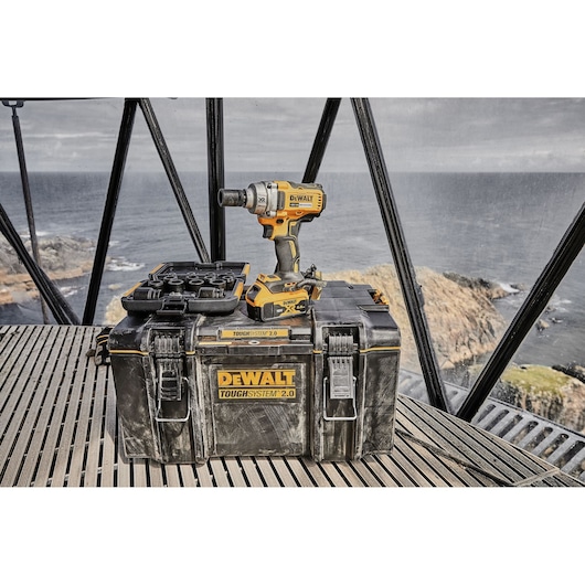 18V XR Brushless Compact High Torque 1/2" Impact Wrench - 2 X 5Ah