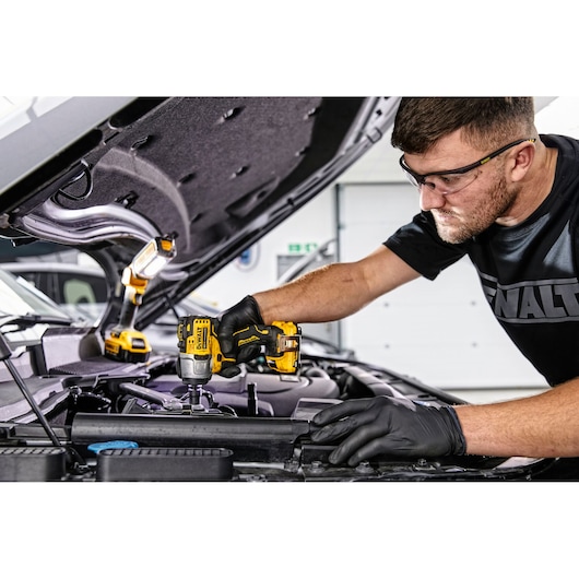 12V XR Brushless 1/2" Hog Ring Sub-Compact Impact Wrench - 2 X 2Ah Battery