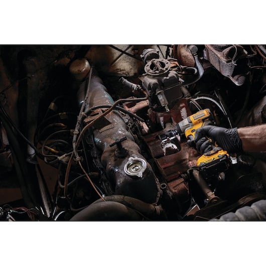 12V XR Brushless 1/2" Hog Ring Sub-Compact Impact Wrench - 2 X 2Ah Battery