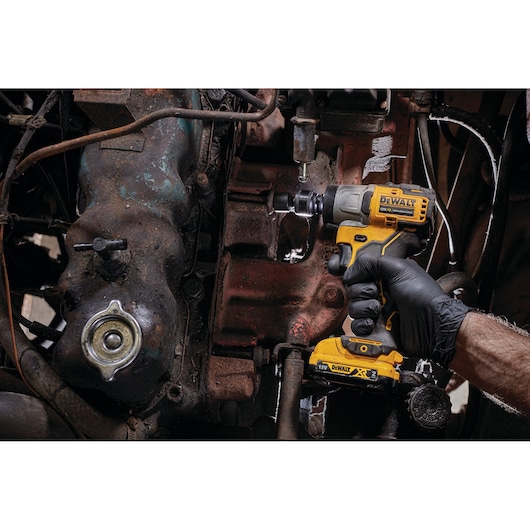 12V XR Brushless 1/2" Hog Ring Sub-Compact Impact Wrench - 2 X 2Ah Battery