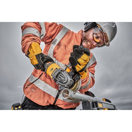 60V MAX FLEXVOLT 5-inch Angle Grinder with Trigger Switch (9Ah Batteries)