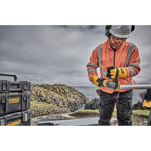 60V MAX FLEXVOLT 5-inch Angle Grinder with Trigger Switch (9Ah Batteries)