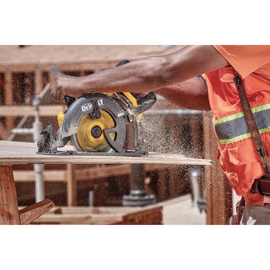 FLEXVOLT cordless worm drive style saw cutting wood.