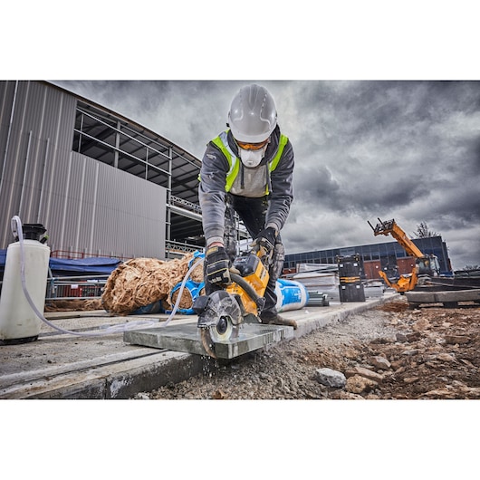 60V MAX* 230mm Concrete Cut-Off Saw