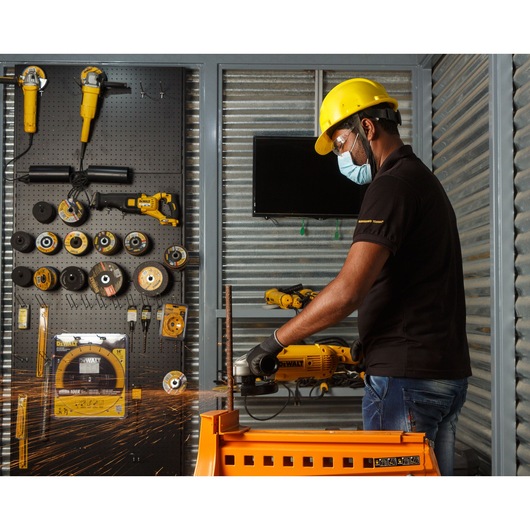 2600W 7-inch Angle Grinder with Trigger Switch